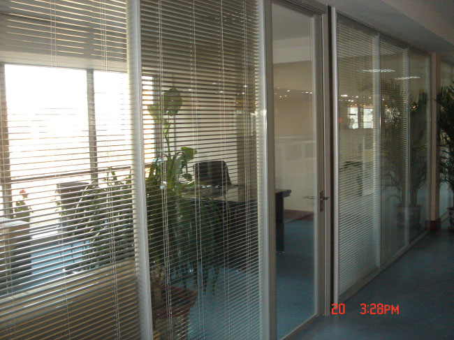 High wall glass case