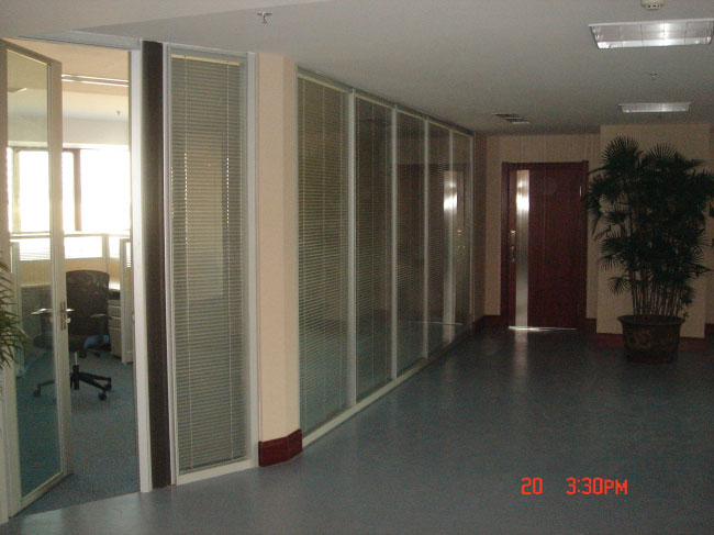 High wall glass case