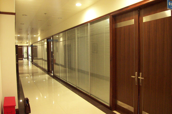 High wall glass case