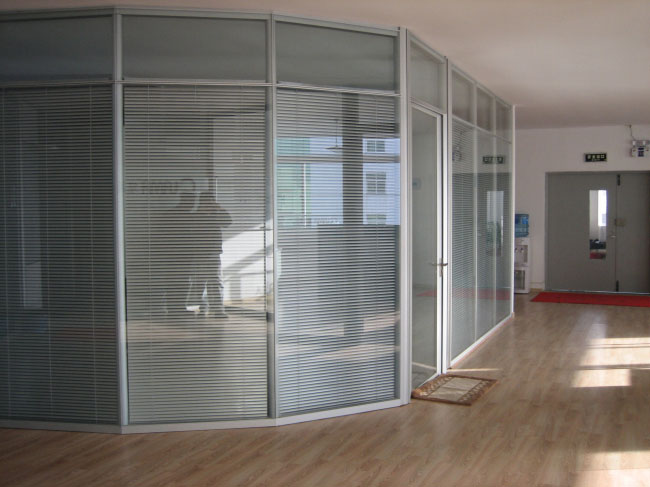 High wall glass case